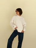 Cargar la imagen en la vista de la galería, oversized hoodie on model 
