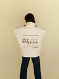 Cargar la imagen en la vista de la galería, oversized hoodie on model back
